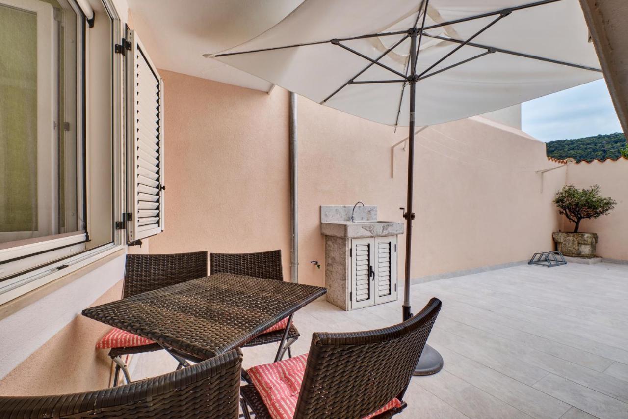 Apartments Ljubica Veli Losinj Bagian luar foto